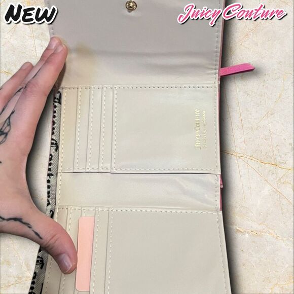New NWT Juicy Couture “Juicy” Pink Velour & Faux Leather Trifold Wallet - Picture 5 of 6